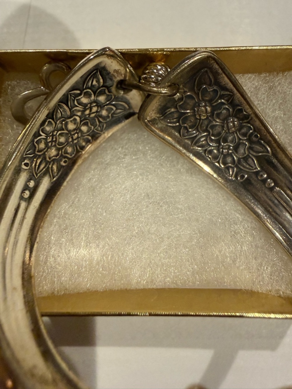 Vintage Floral silver-plated Flatware Spoon Bracelet 6”with cross - Picture 3 of 7